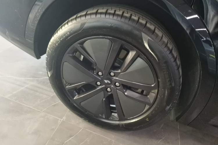 Used Li Auto L8 2024 Pro Model Right Rear Wheel Hub
