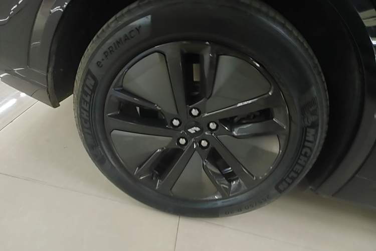 Used Li Auto L8 2024 Pro Model Right Rear Wheel Hub