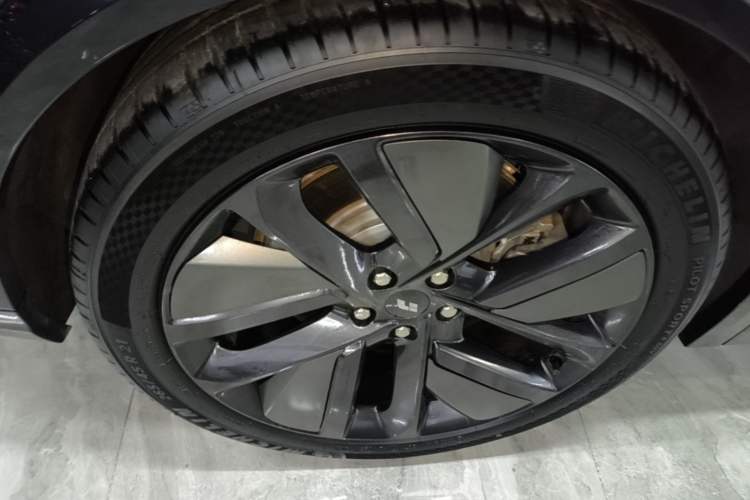 Used Li Auto L8 2024 Pro Model Right Rear Wheel Hub