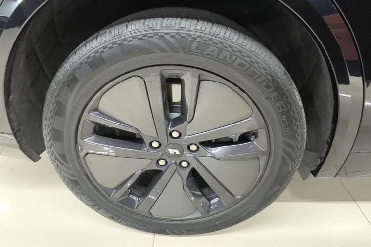 Used Li Auto L8 2024 Pro Model Right Rear Wheel Hub