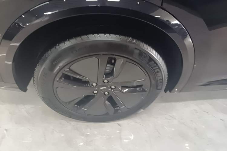 Used Li Auto L8 2024 Pro Model Right Rear Wheel Hub
