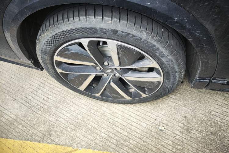 Used Li Auto L8 2024 Ultra Model Right Rear Wheel Hub