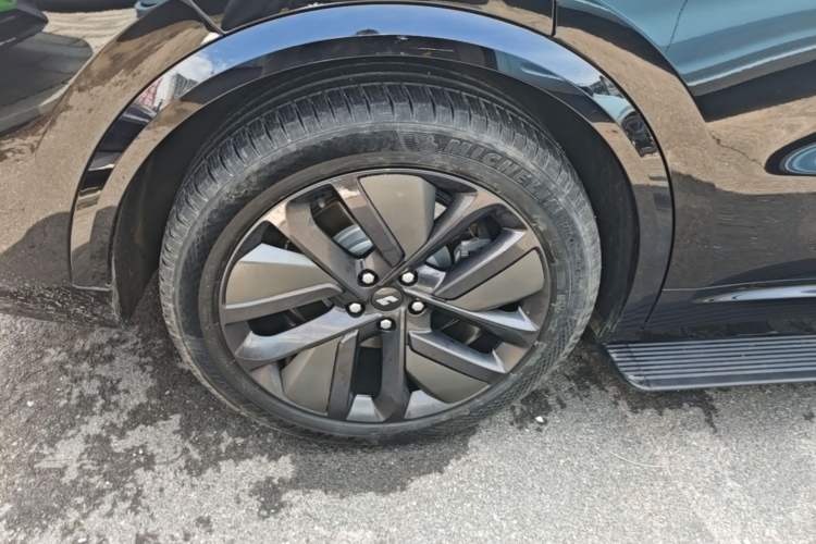 Used Li Auto L8 2024 Ultra Model Right Rear Wheel Hub