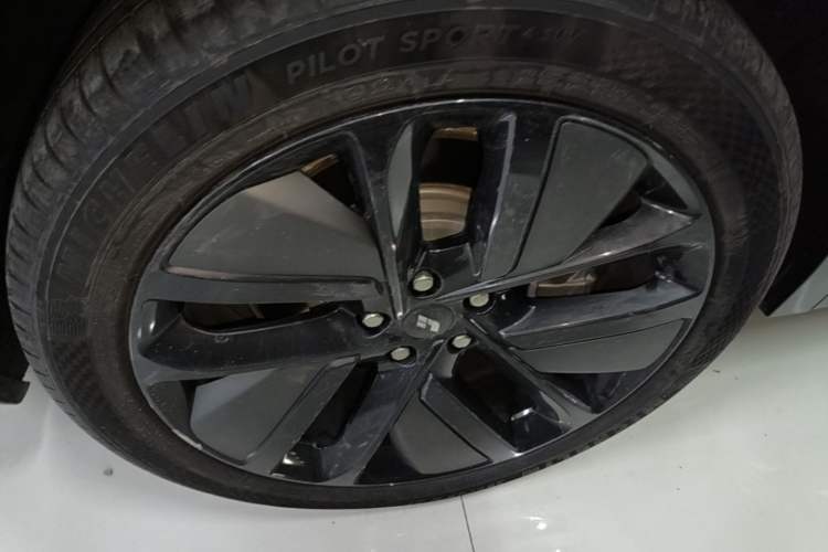 Used Li Auto L8 2024 Max Right Rear Wheel Hub