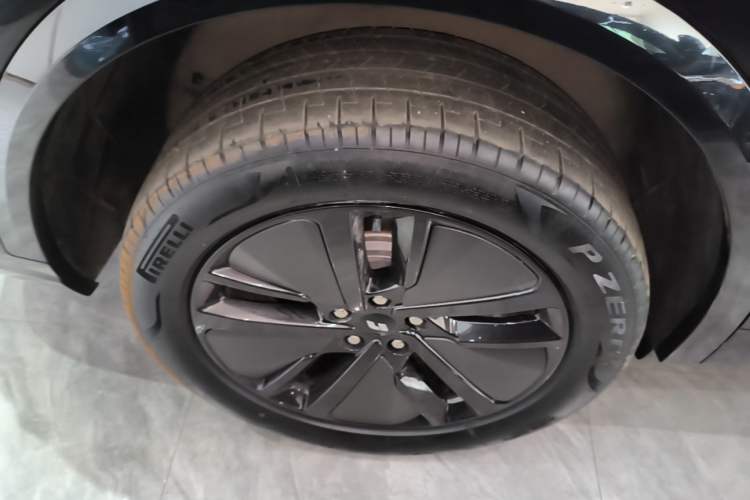 Used Li Auto L8 2024 Pro Model Right Rear Wheel Hub