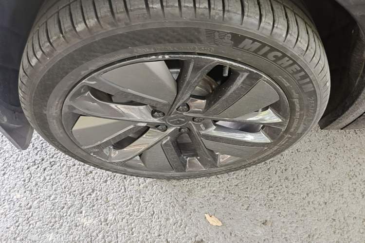 Used Li Auto L8 2024 Max Right Rear Wheel Hub