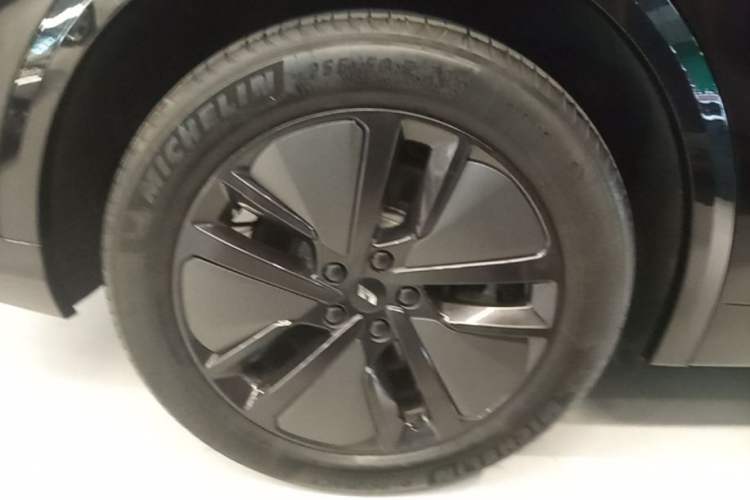 Used Li Auto L8 2024 Pro Model Right Rear Wheel Hub