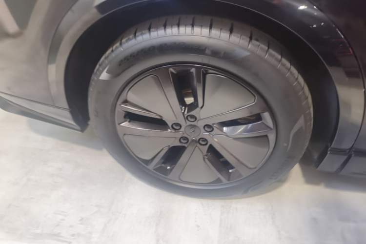 Used Li Auto L8 2024 Pro Model Right Rear Wheel Hub