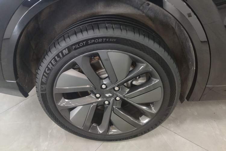 Used Li Auto L8 2024 Pro Model Right Rear Wheel Hub