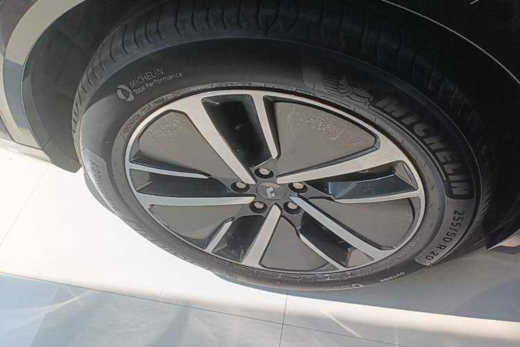 Used Li Auto L8 2024 Pro Model Right Rear Wheel Hub