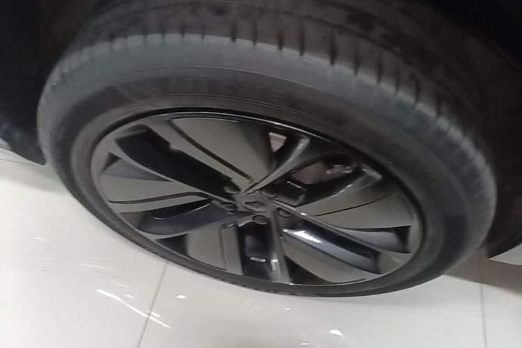 Used Li Auto L8 2024 Pro Model Right Rear Wheel Hub