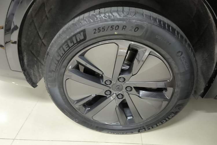 Used Li Auto L8 2024 Pro Model Right Rear Wheel Hub