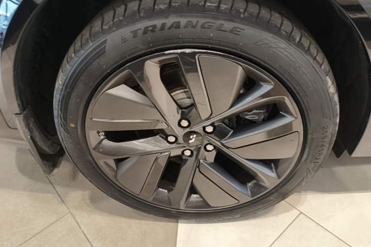Used Li Auto L8 2024 Pro Model Right Rear Wheel Hub