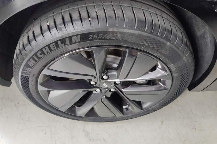 Used Li Auto L8 2024 Pro Model Right Rear Wheel Hub