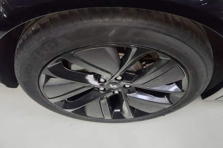 Used Li Auto L8 2024 Pro Model Right Rear Wheel Hub