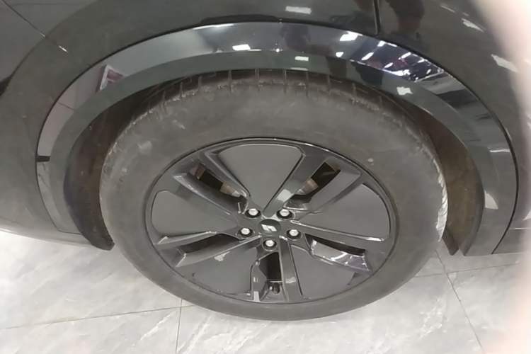 Used Li Auto L8 2024 Pro Model Right Rear Wheel Hub