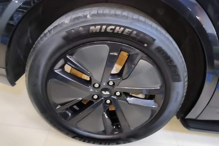 Used Li Auto L8 2024 Max Right Rear Wheel Hub