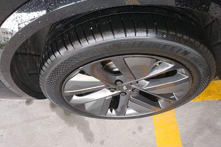 Used Li Auto L8 2024 Pro Model Right Rear Wheel Hub