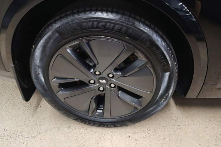 Used Li Auto L8 2024 Pro Model Right Rear Wheel Hub