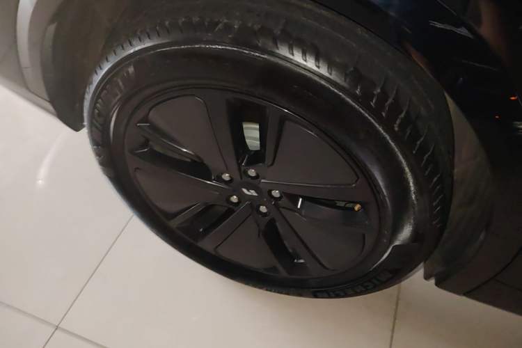Used Li Auto L8 2024 Pro Model Right Rear Wheel Hub