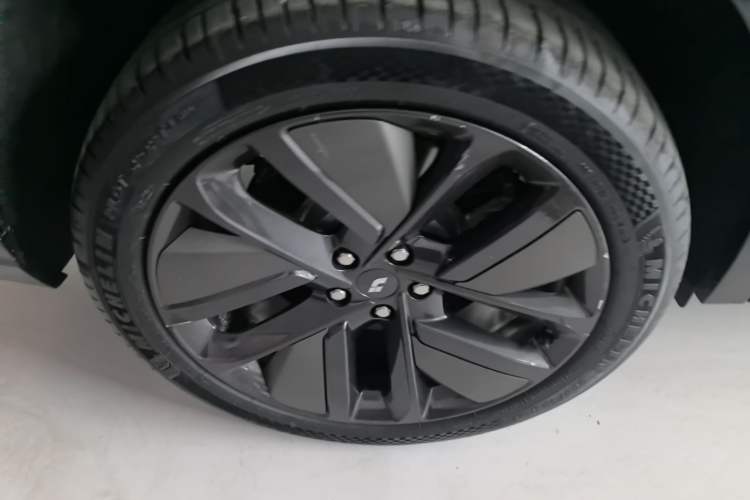 Used Li Auto L8 2024 Pro Model Right Rear Wheel Hub