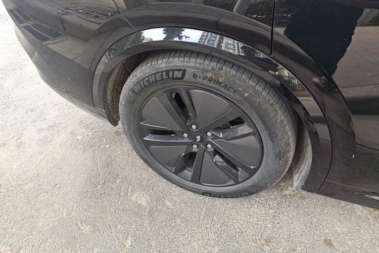 Used Li Auto L8 2024 Pro Model Right Rear Wheel Hub