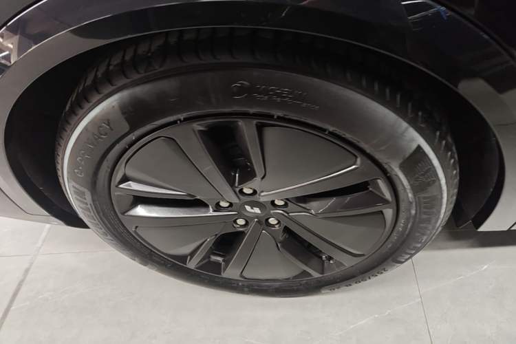 Used Li Auto L8 2024 Pro Model Right Rear Wheel Hub