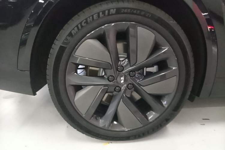 Used Li Auto L8 2024 Ultra Model Right Rear Wheel Hub