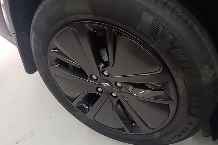 Used Li Auto L8 2024 Pro Model Right Rear Wheel Hub