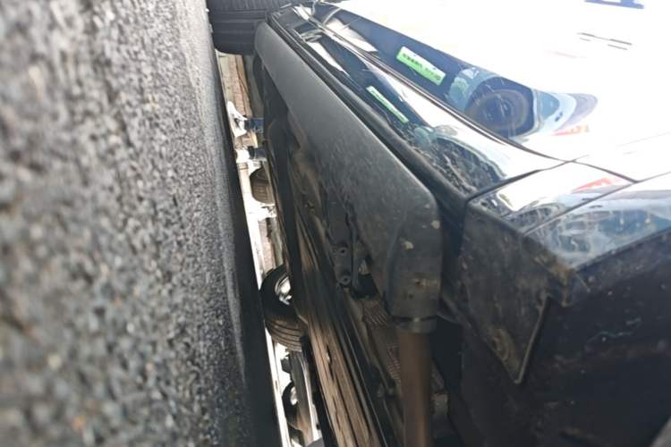 Used Li Auto L8 2024 Ultra Model Right Side Sill