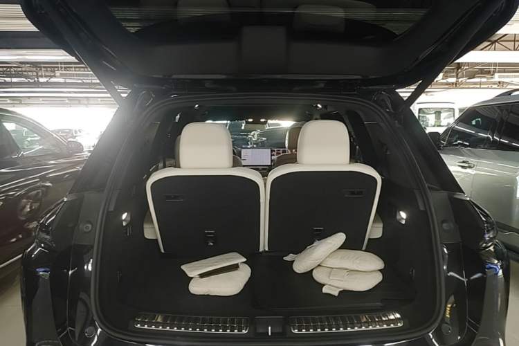 Used Li Auto L8 2024 Pro Model Trunk
