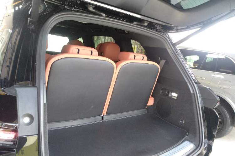 Used Li Auto L8 2024 Max Trunk