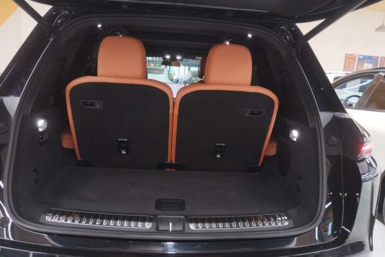 Used Li Auto L8 2024 Pro Model Trunk