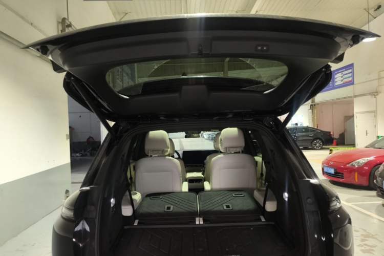 Used Li Auto L8 2024 Pro Model Trunk