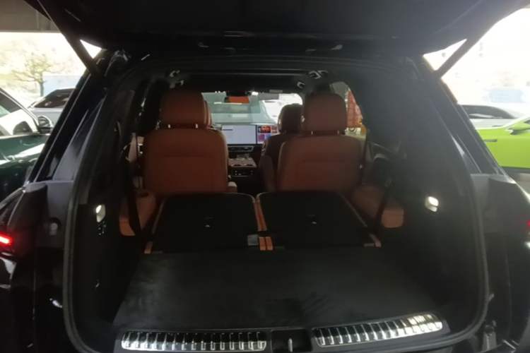 Used Li Auto L8 2024 Pro Model Trunk