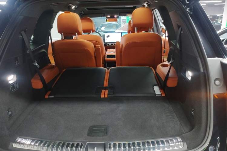 Used Li Auto L8 2024 Pro Model Trunk