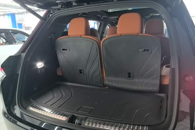 Used Li Auto L8 2024 Pro Model Trunk