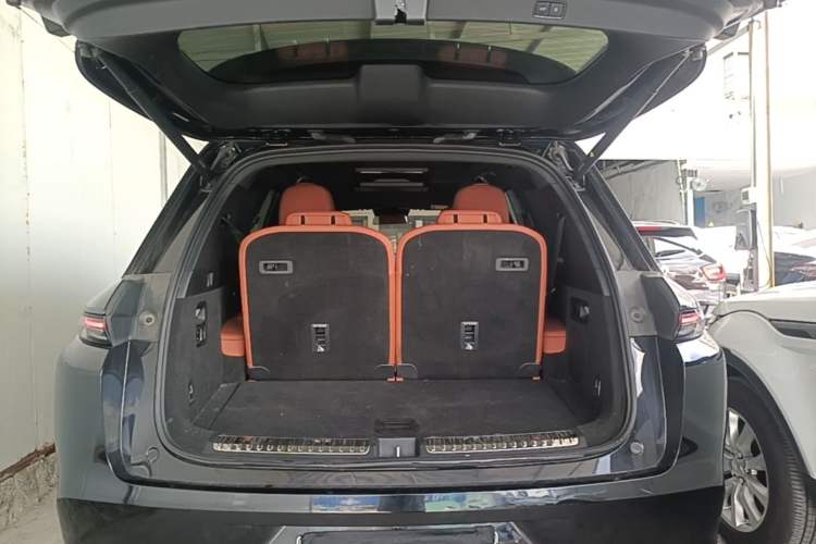 Used Li Auto L8 2024 Pro Model Trunk