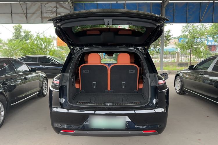 Used Li Auto L8 2024 Pro Model Trunk