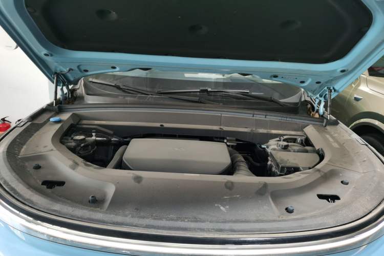 Used Li Auto L8 2024 Ultra Model Engine Bay