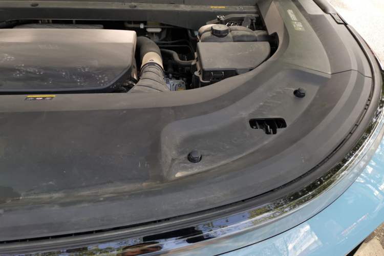 Used Li Auto L8 2024 Max Engine Bay Left