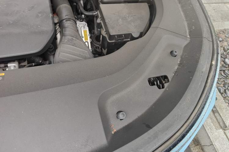 Used Li Auto L8 2024 Max Engine Bay Left