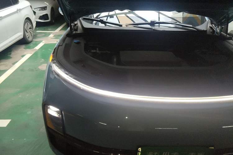 Used Li Auto L8 2024 Ultra Model Engine Bay Right