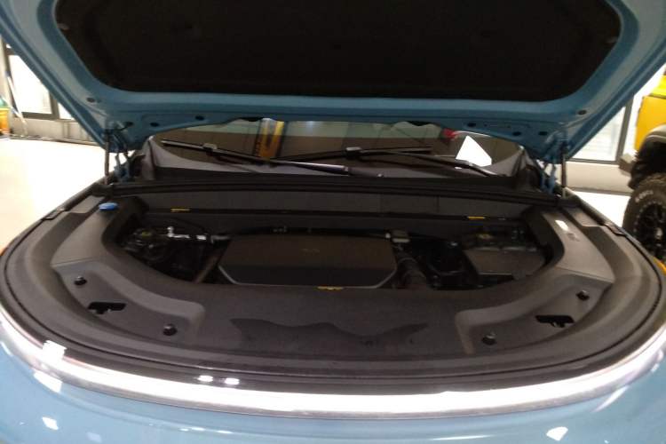 Used Li Auto L8 2024 Ultra Model Engine Bay