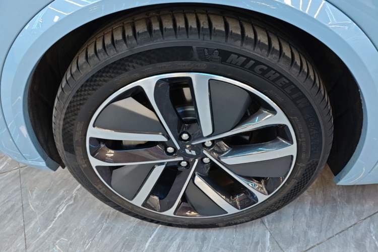 Used Li Auto L8 2024 Ultra Model Exterior 3