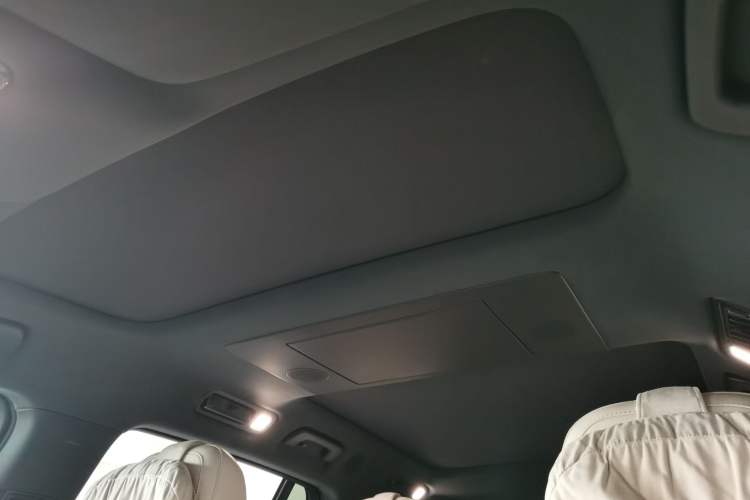 Used Li Auto L8 2024 Ultra Model Headliner