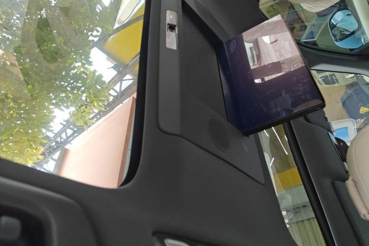 Used Li Auto L8 2024 Ultra Model Headliner