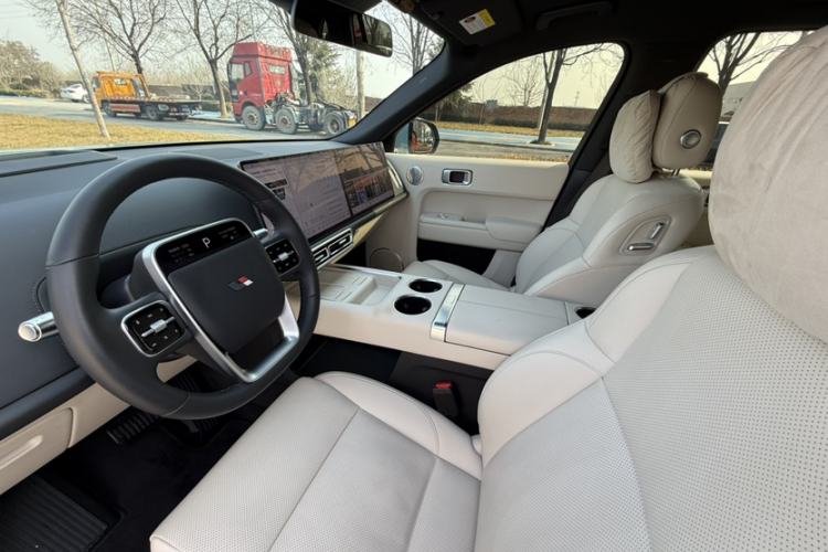 Used Li Auto L8 2024 Ultra Model Interior 1