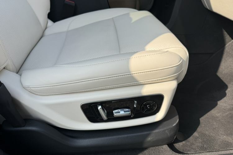 Used Li Auto L8 2024 Ultra Model Interior 12