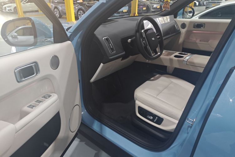 Used Li Auto L8 2024 Ultra Model Interior 3